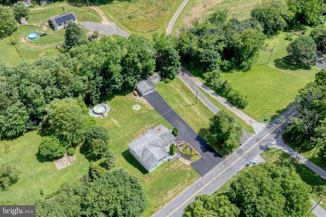 69 GILBERT RD, Red Lion, PA 17356