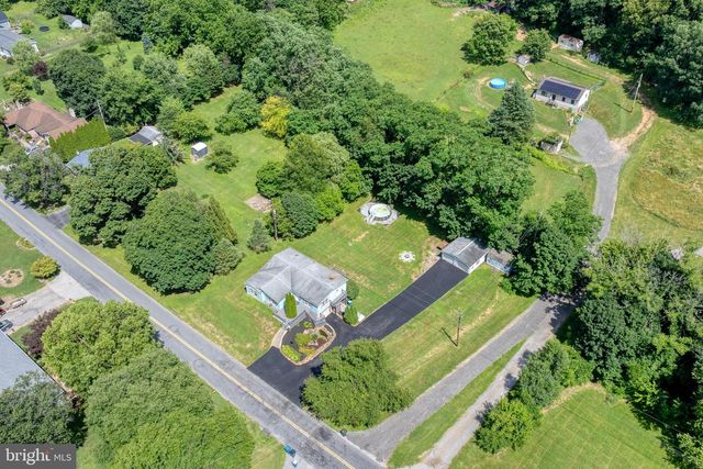 69 GILBERT RD, Red Lion, PA 17356