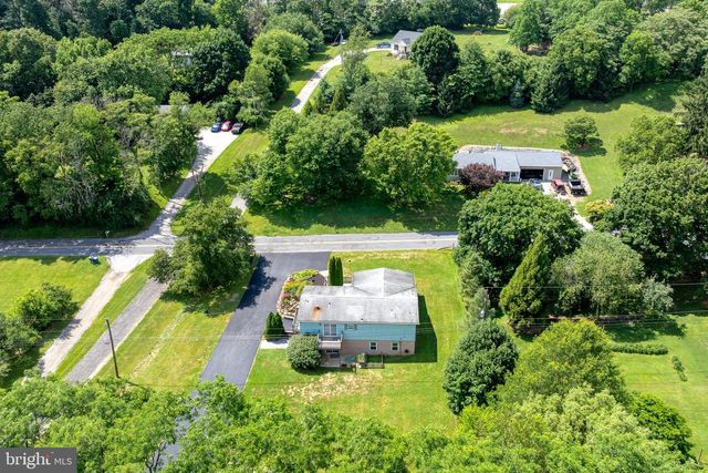 69 GILBERT RD, Red Lion, PA 17356