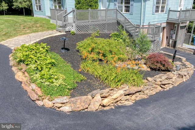69 GILBERT RD, Red Lion, PA 17356