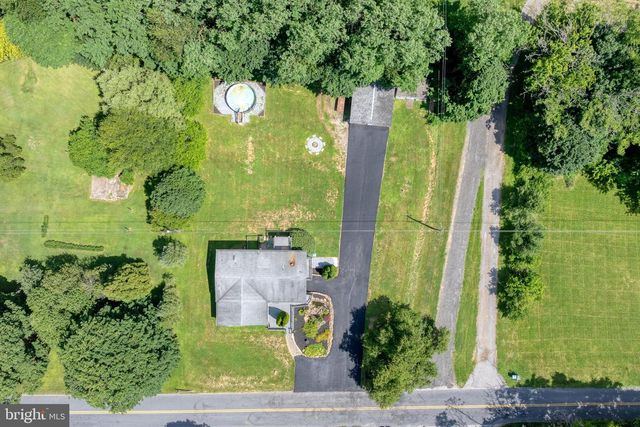 69 GILBERT RD, Red Lion, PA 17356