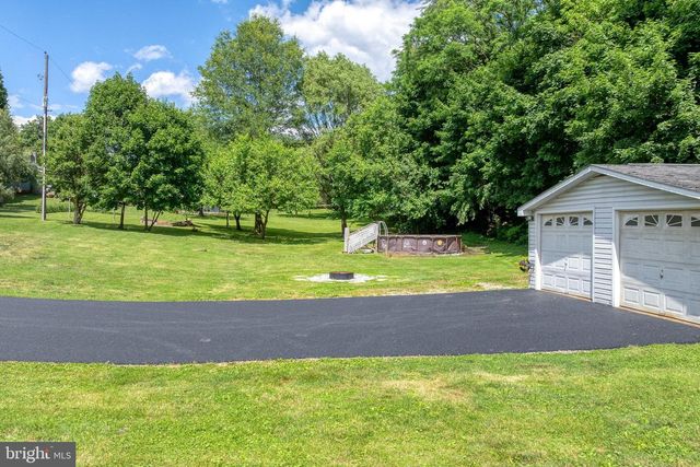 69 GILBERT RD, Red Lion, PA 17356