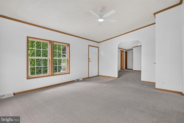 69 GILBERT RD, Red Lion, PA 17356