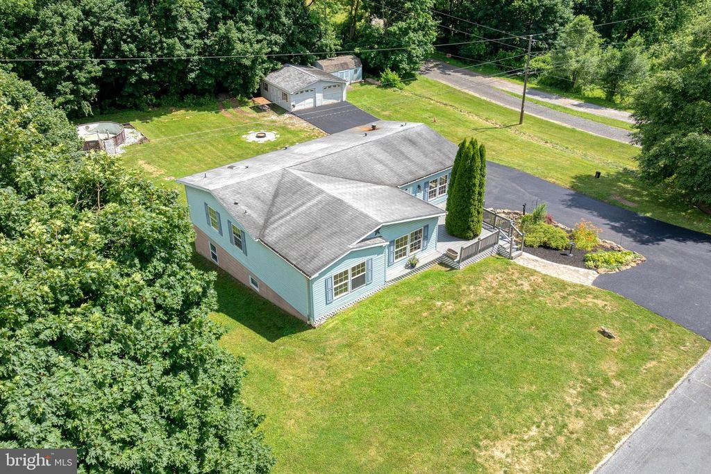 69 GILBERT RD, Red Lion, PA 17356