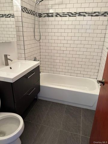 2580 38th Street 7, Astoria, NY 11103
