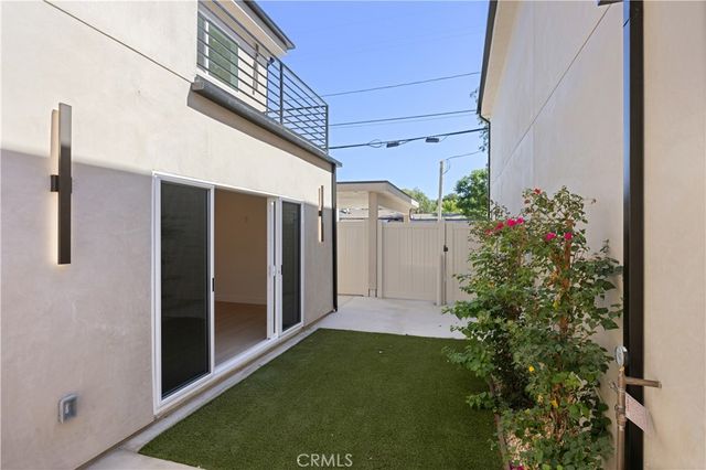 7702 Lasaine Avenue, Northridge, CA 91325