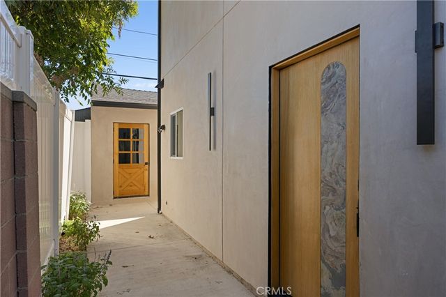 7702 Lasaine Avenue, Northridge, CA 91325
