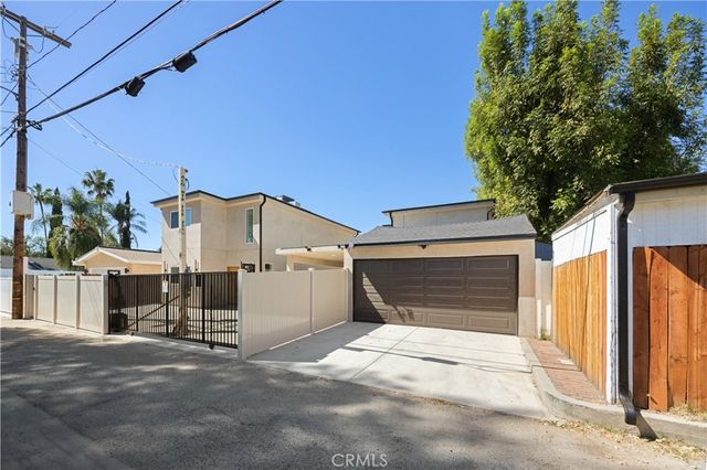 7702 Lasaine Avenue, Northridge, CA 91325
