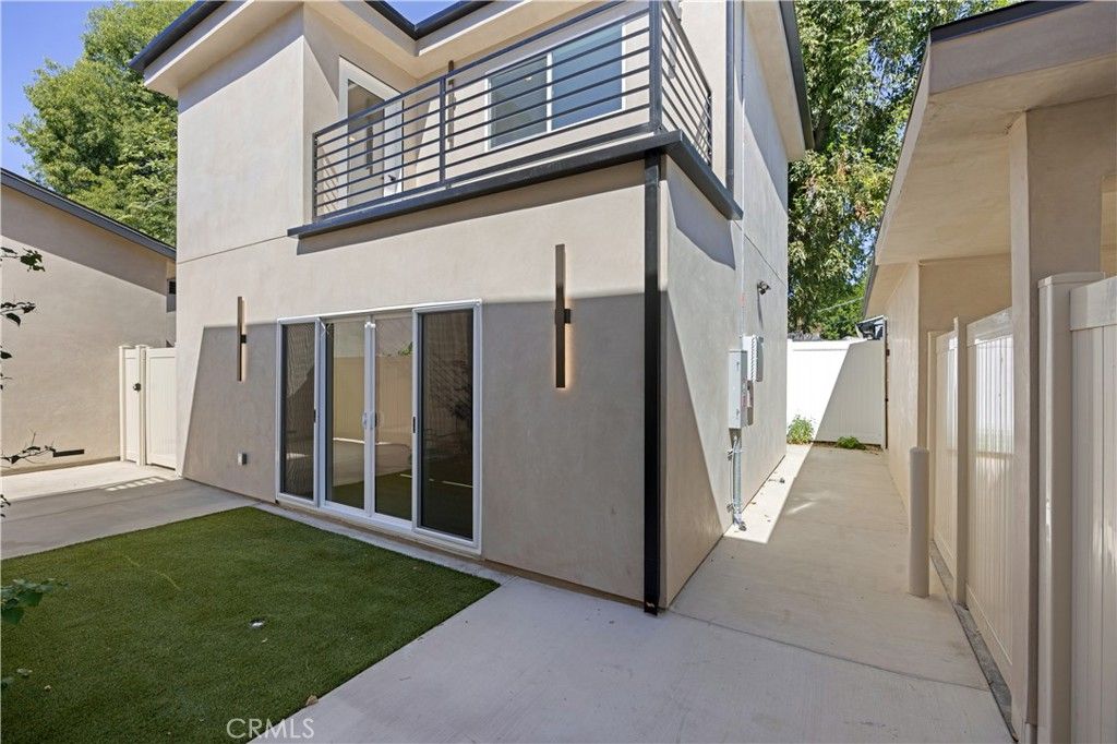 7702 Lasaine Avenue, Northridge, CA 91325