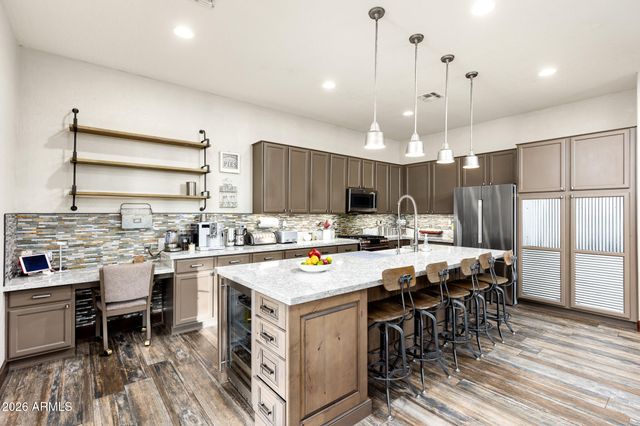 4008 E LARIAT Lane, Phoenix, AZ 85050