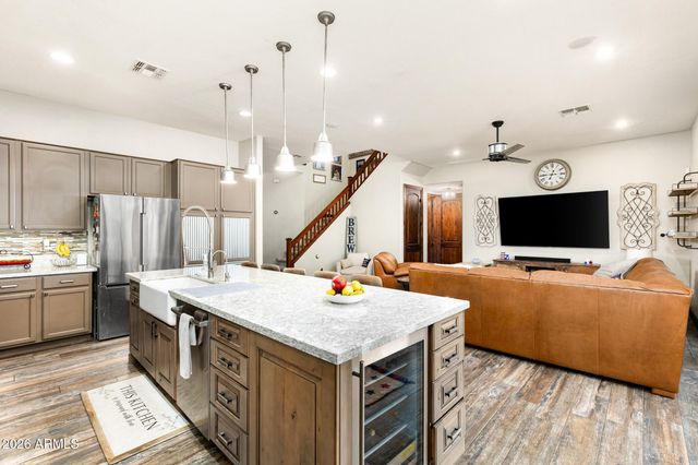 4008 E LARIAT Lane, Phoenix, AZ 85050