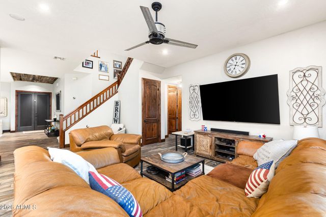 4008 E LARIAT Lane, Phoenix, AZ 85050