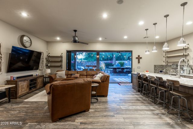 4008 E LARIAT Lane, Phoenix, AZ 85050