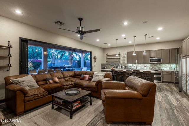 4008 E LARIAT Lane, Phoenix, AZ 85050