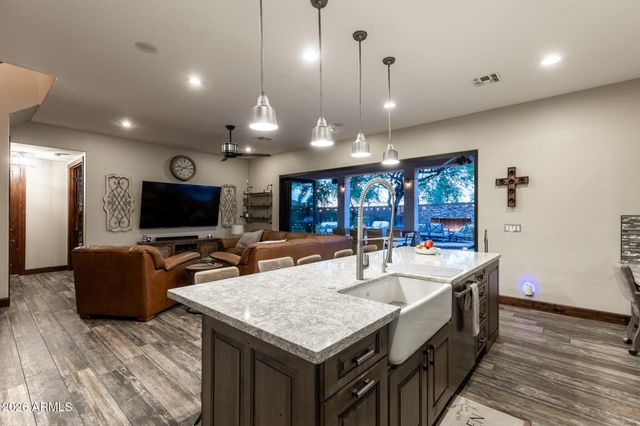 4008 E LARIAT Lane, Phoenix, AZ 85050