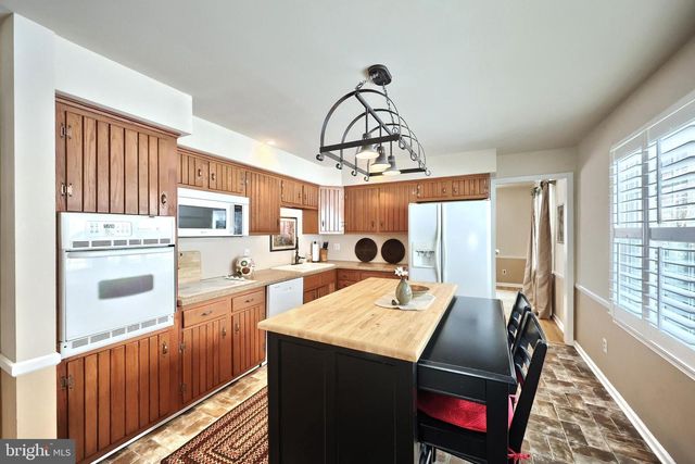 2180 BLENHEIM CT, York, PA 17403