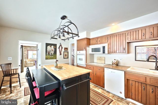 2180 BLENHEIM CT, York, PA 17403