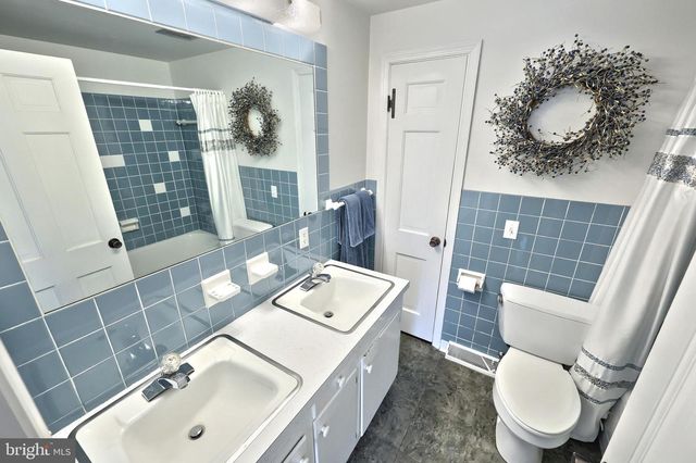 2180 BLENHEIM CT, York, PA 17403