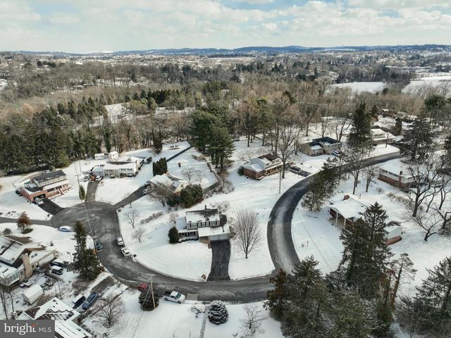 2180 BLENHEIM CT, York, PA 17403