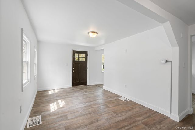 637 Violet Avenue, Hyde Park, NY 12538