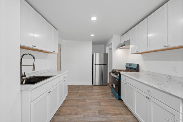 637 Violet Avenue, Hyde Park, NY 12538