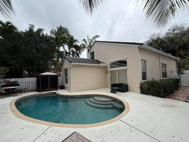 5655 LA QUINTA Court, Lake Worth, FL 33463