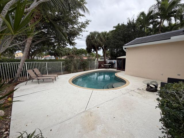 5655 LA QUINTA Court, Lake Worth, FL 33463
