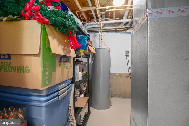 8515 FOUNDRY RUN DR, Fredericksburg, VA 22408