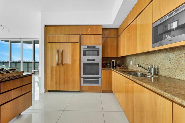 50 S Pointe Dr 2102, Miami Beach, FL 33139