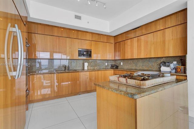 50 S Pointe Dr 2102, Miami Beach, FL 33139