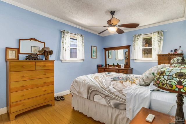 2 Adkinson Dr, Pensacola, FL 32506