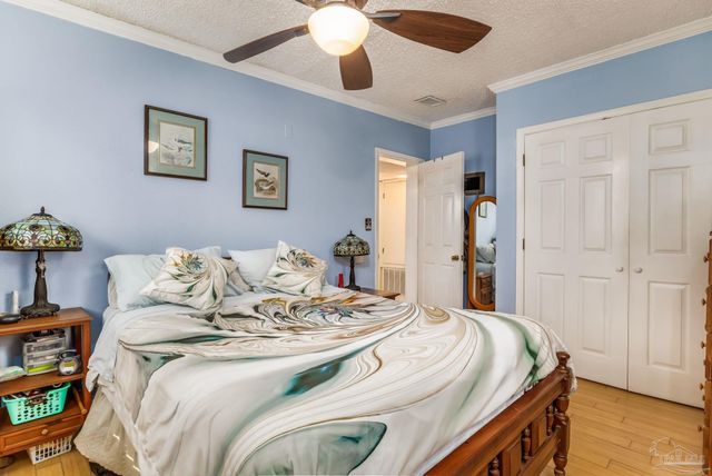 2 Adkinson Dr, Pensacola, FL 32506