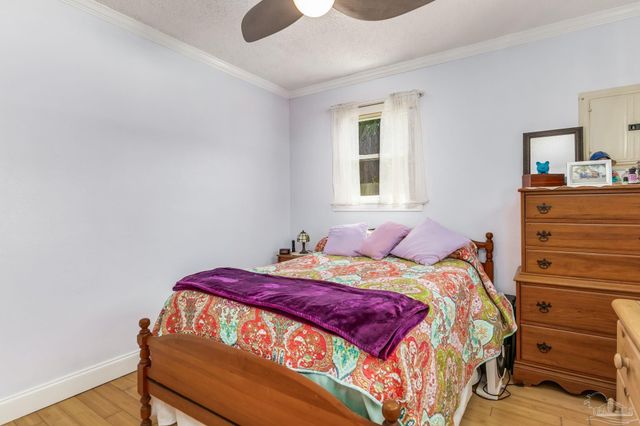 2 Adkinson Dr, Pensacola, FL 32506