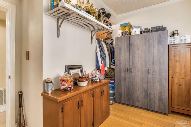 2 Adkinson Dr, Pensacola, FL 32506