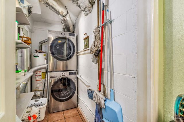 2 Adkinson Dr, Pensacola, FL 32506