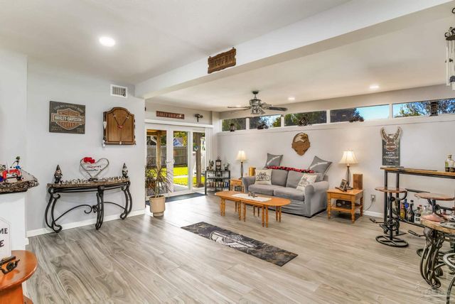 2 Adkinson Dr, Pensacola, FL 32506