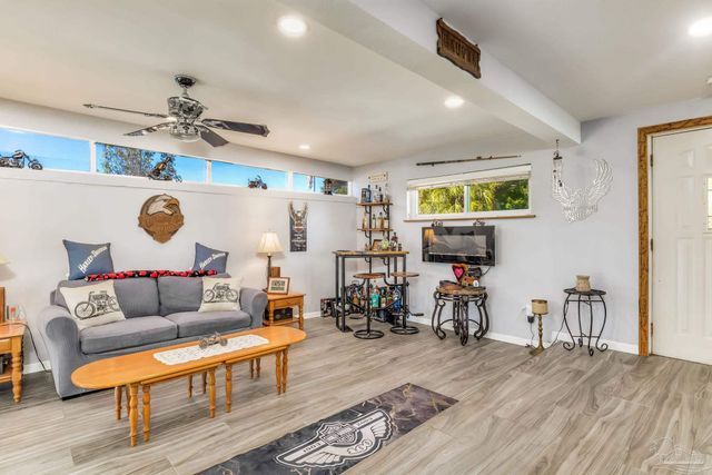 2 Adkinson Dr, Pensacola, FL 32506