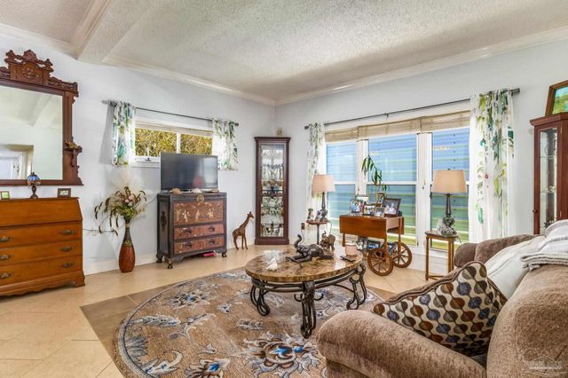 2 Adkinson Dr, Pensacola, FL 32506