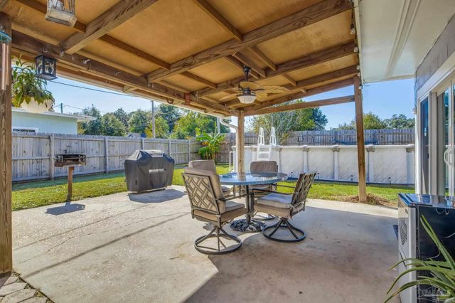 2 Adkinson Dr, Pensacola, FL 32506