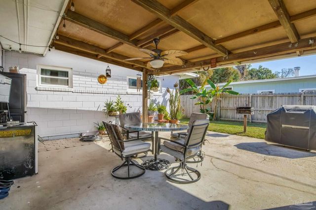 2 Adkinson Dr, Pensacola, FL 32506