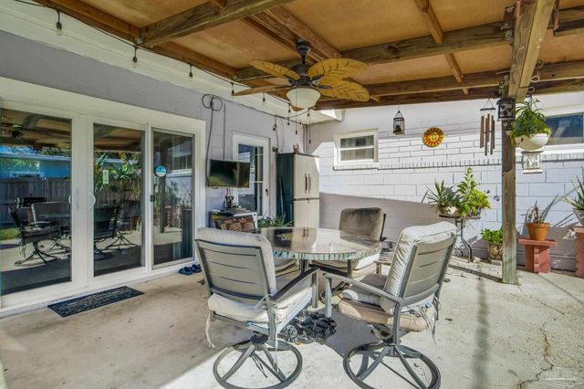 2 Adkinson Dr, Pensacola, FL 32506