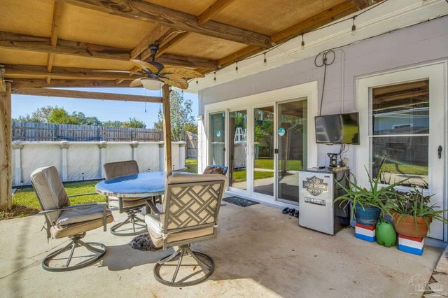 2 Adkinson Dr, Pensacola, FL 32506