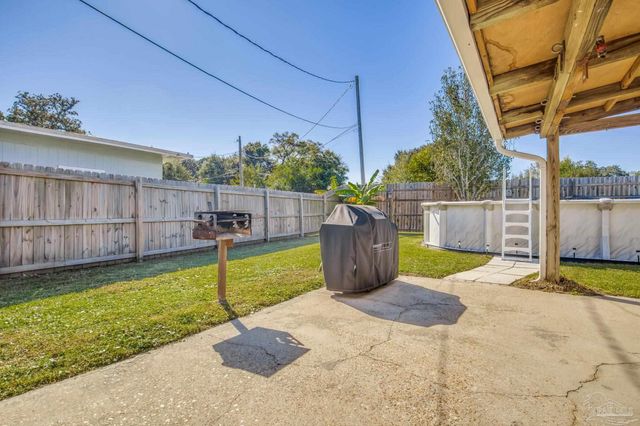 2 Adkinson Dr, Pensacola, FL 32506