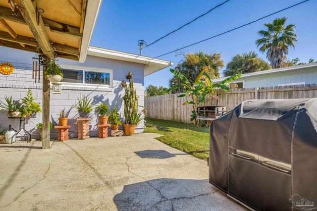 2 Adkinson Dr, Pensacola, FL 32506