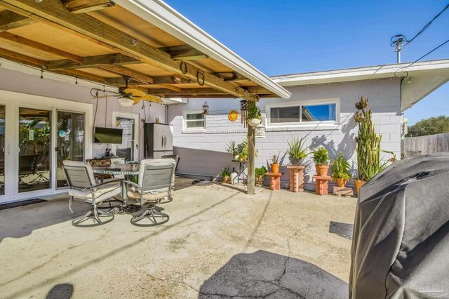 2 Adkinson Dr, Pensacola, FL 32506