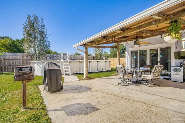 2 Adkinson Dr, Pensacola, FL 32506