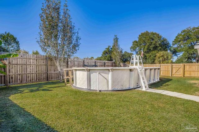 2 Adkinson Dr, Pensacola, FL 32506