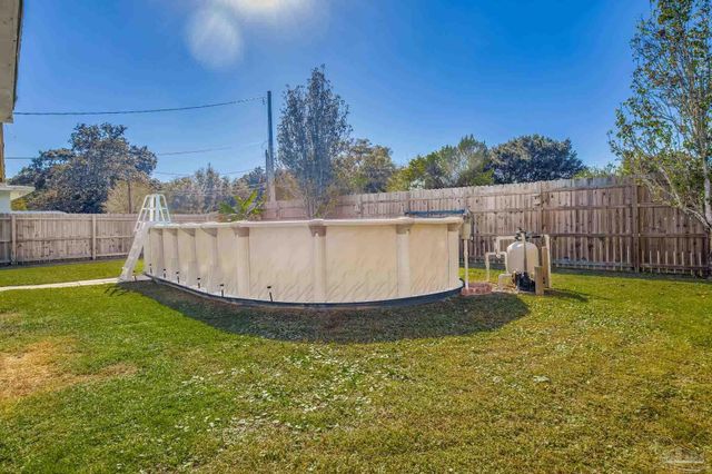 2 Adkinson Dr, Pensacola, FL 32506