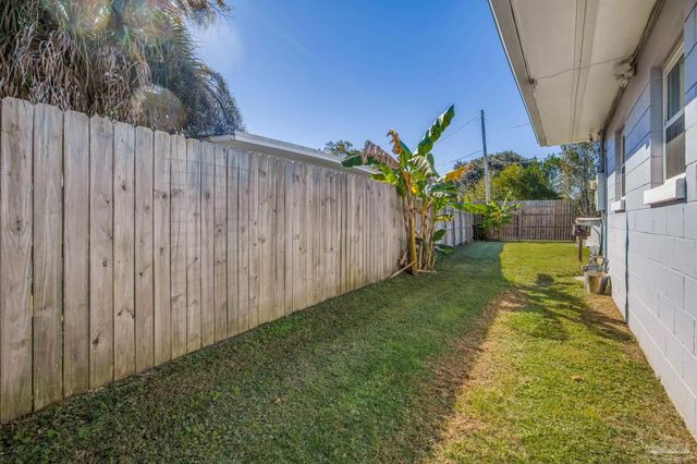 2 Adkinson Dr, Pensacola, FL 32506