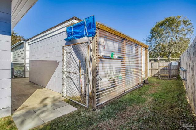 2 Adkinson Dr, Pensacola, FL 32506